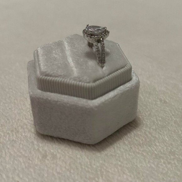 Women's White Zirconia Teardrop/Pear Shaped Cut Ring on a Split Silver Band - Picture 7 of 9